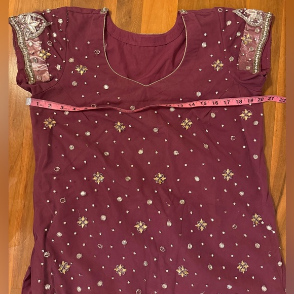 Gorgeous real crystal, handwork Pakistani Indian suit. Pics don’t do justice. - Picture 7 of 15